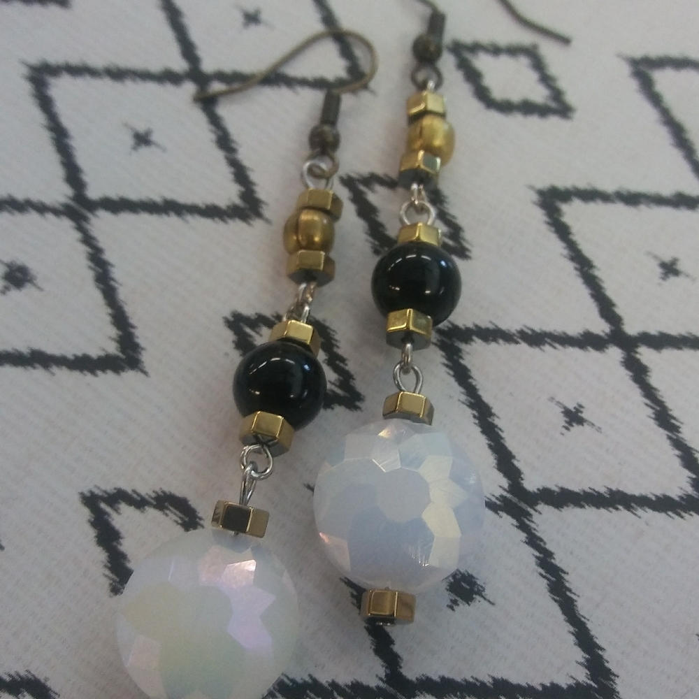 GOLD × BLACK EARRINGS